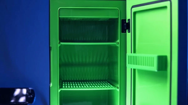 xbox-mini-fridge-nejlepsi-lednice-pro-hrace-5-13-screenshot.webp