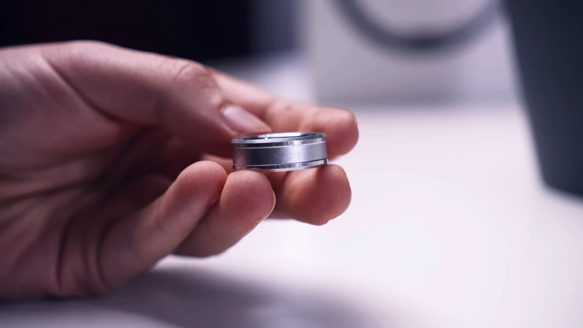 eq-ring-r3-strana-zblizka.webp