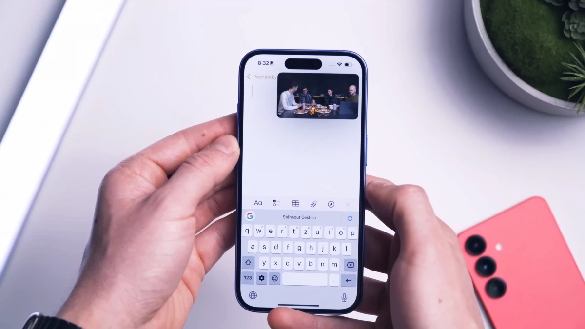 iphone-16-vs-galaxy-s25-ktery-bych-si-koupil-4-11-screenshot.webp